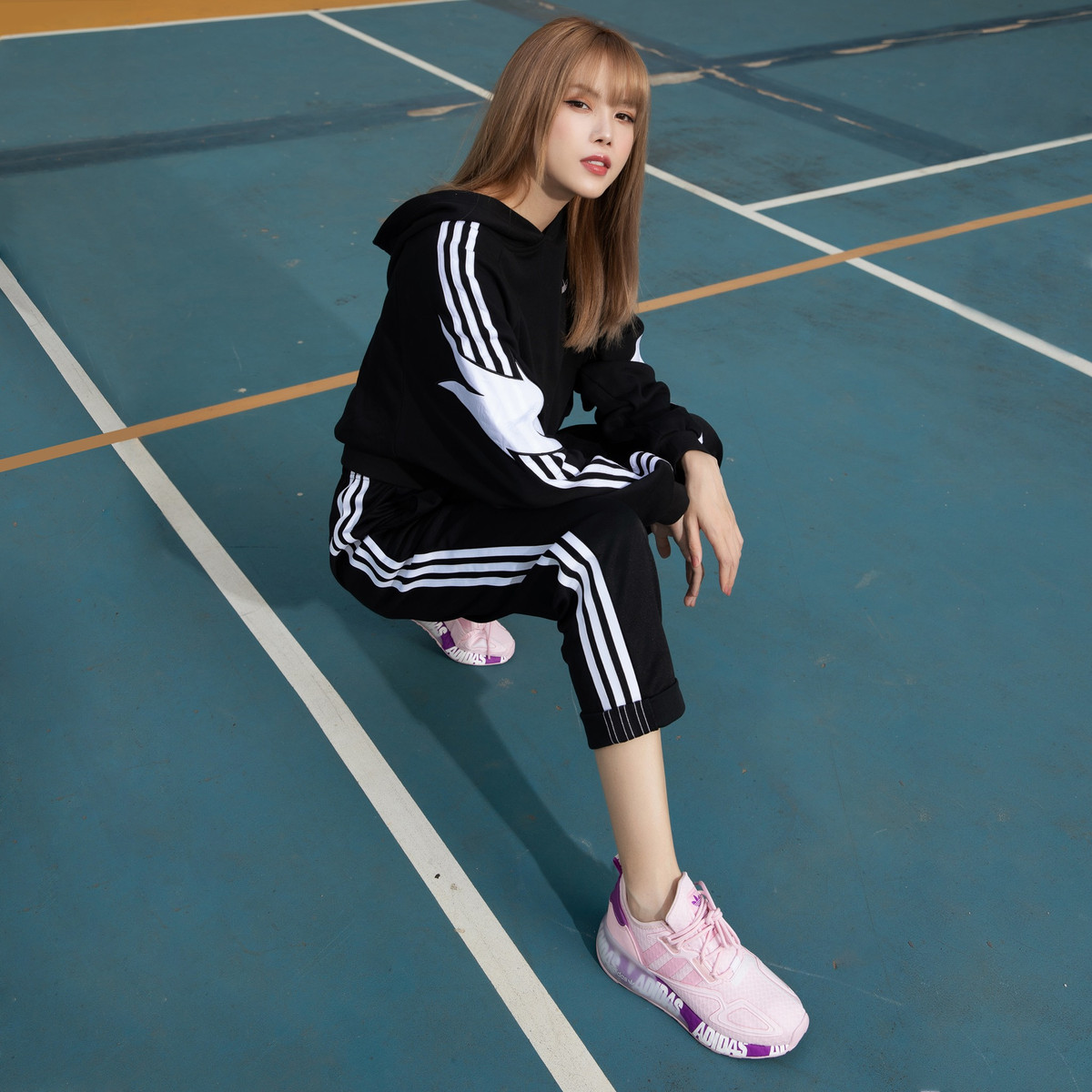 Không chỉ gương mặt xinh đẹp, tươi tắn, tràn đầy sức sống mà thân hình của Thiều Bảo Trâm cũng có da có thịt hơn những bức ảnh trước rất nhiều.