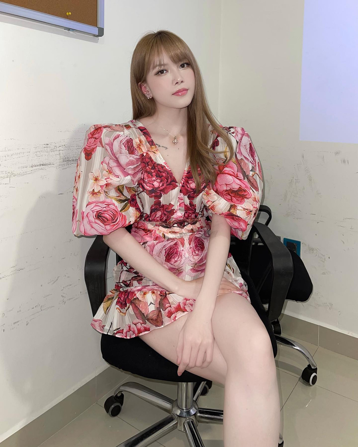 Im ắng trên MXH một thời gian dài, thời gian gần đây người đẹp showbiz thường xuyên xuất hiện với nhiều hình ảnh vui tươi.