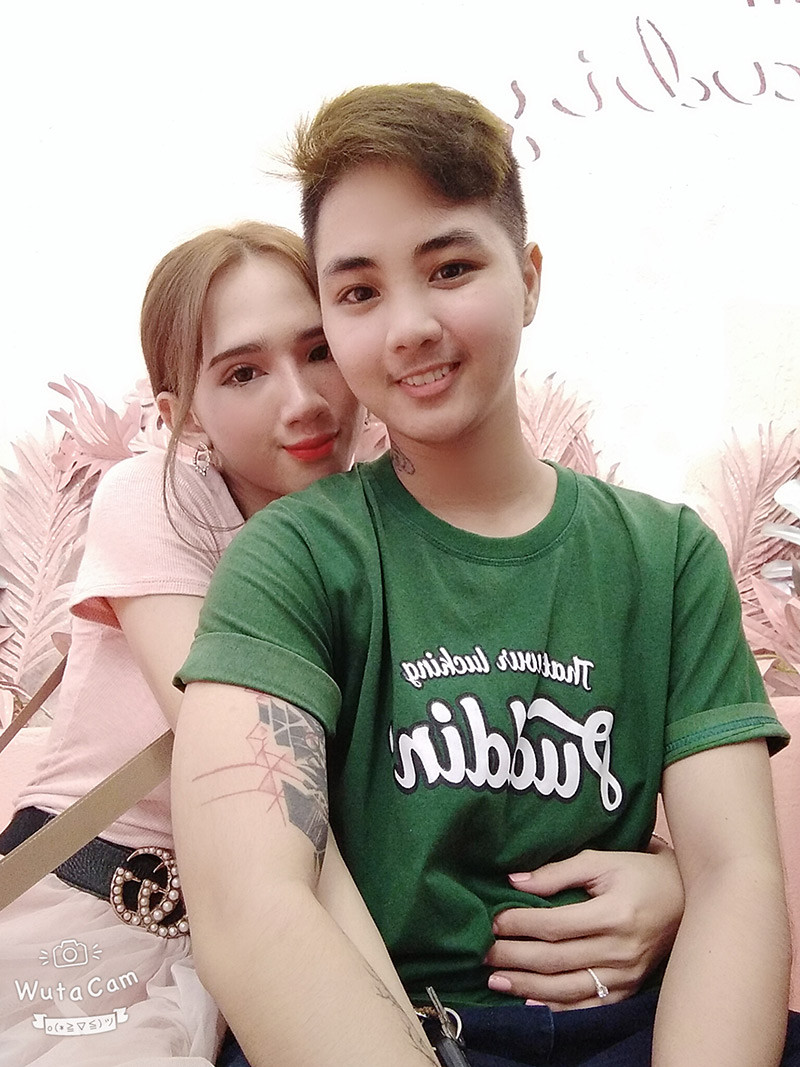 Quyết định làm bố đơn thân, cuộc sống của người đàn ông chuyển giới này luôn nhận được sự quan tâm đặc biệt.