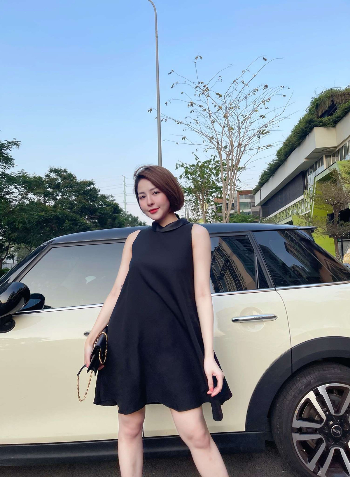 Thế nhưng theo sự tìm hiểu của cư dân mạng thì tài khoản này không phải của chính chủ, bởi Trâm Anh đã khóa phần bình luận trong mỗi clip của mình trên TikTok.