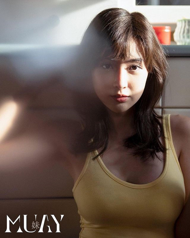 Cô nàng được yêu mến khi sở hữu gương mặt xinh đẹp, ngây thơ cùng thân hình nóng bỏng với số đo 3 vòng lý tưởng.