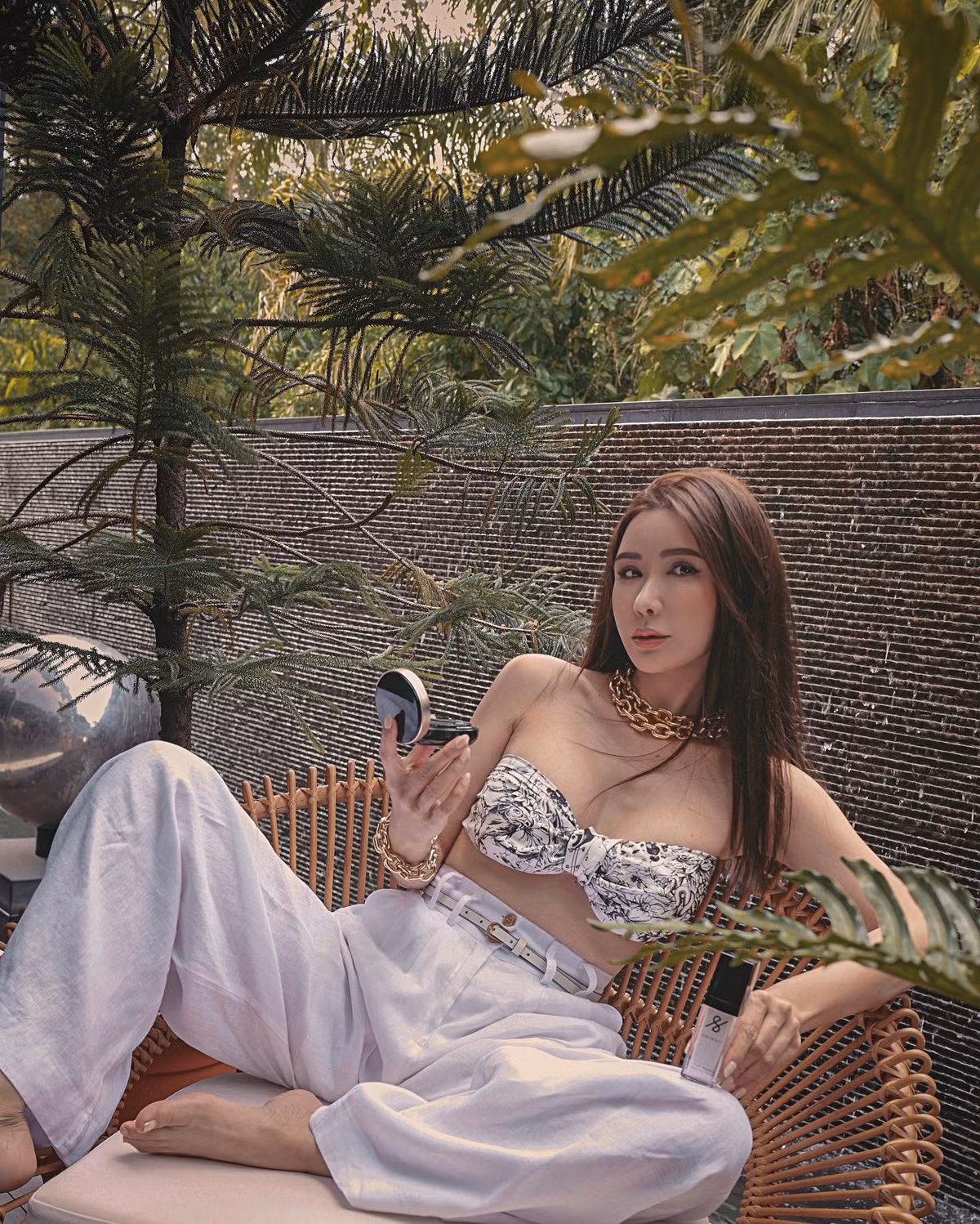 Được mệnh danh là "nữ hoàng Instagram", Jamie Chua luôn biết cách chăm sóc hình ảnh cá nhân tỉ mỉ và rực rỡ nhất.