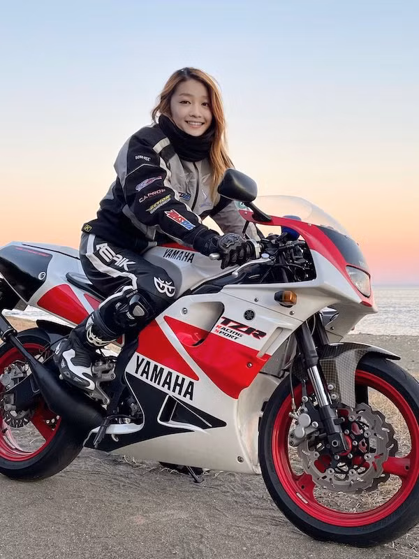 Tham gia mạng xã hội Twitter từ tháng 1/2019, tài khoản Azusagakuyuki đã nhanh chóng thu hút hàng nghìn lượt người theo dõi bởi những hình ảnh mà cô chia sẻ.