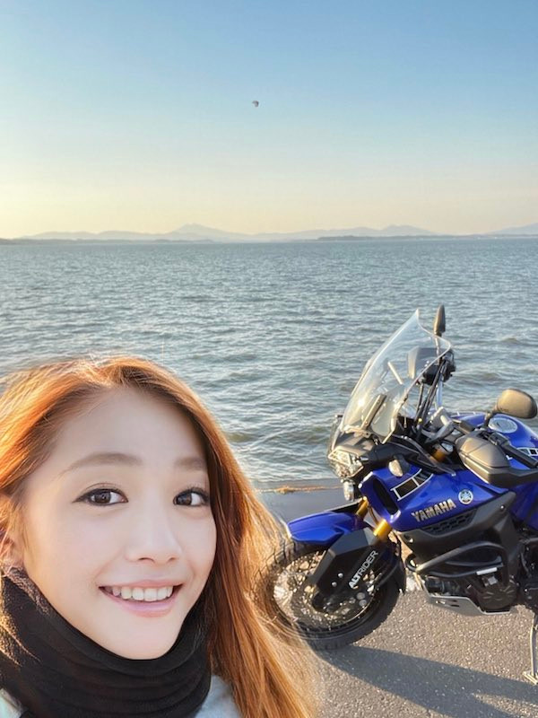 Những bức ảnh đã qua photoshop được đăng tải trên mạng giúp cho Azusagakuyuki thu hút rất nhiều người hâm mộ.