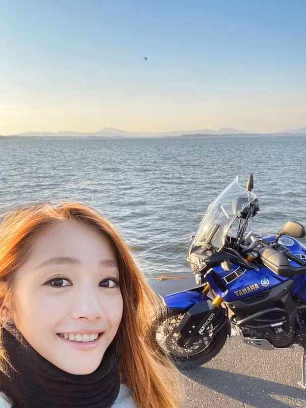 Những bức ảnh đã qua photoshop được đăng tải trên mạng giúp cho Azusagakuyuki thu hút rất nhiều người hâm mộ.