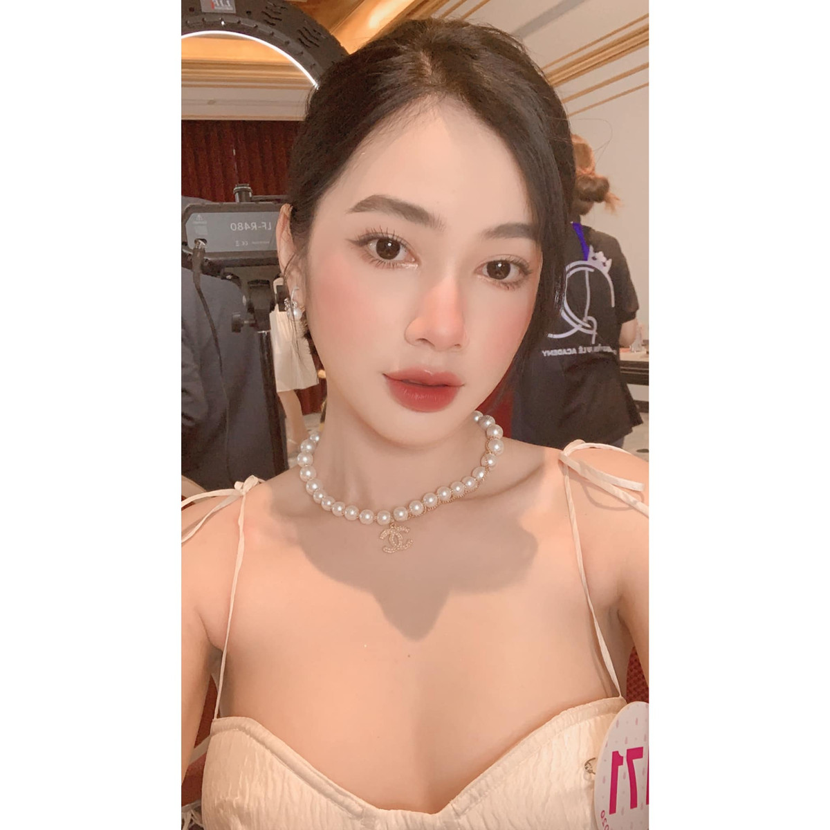 Cẩm Đan sinh năm 2002, sở hữu nhan sắc cuốn hút với mái tóc ngắn ấn tượng. Thời điểm dự thi Hoa hậu Việt Nam 2020, mỹ nhân gốc An Giang luôn được người hâm mộ kỳ vọng giành vương miện.