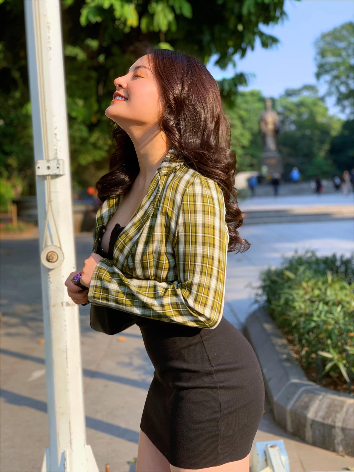 Để có được thân hình đồng hồ cát như hiện tại, Trà My đã chăm chỉ tập luyện, có chế độ ăn uống hợp lý. Đa phần những hình ảnh nóng bỏng của cô nàng đều được chụp tại phòng tập.