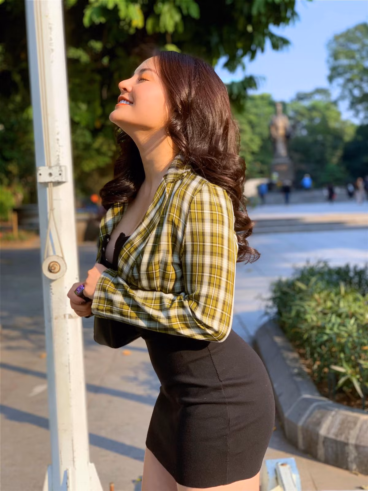 Để có được thân hình đồng hồ cát như hiện tại, Trà My đã chăm chỉ tập luyện, có chế độ ăn uống hợp lý. Đa phần những hình ảnh nóng bỏng của cô nàng đều được chụp tại phòng tập.