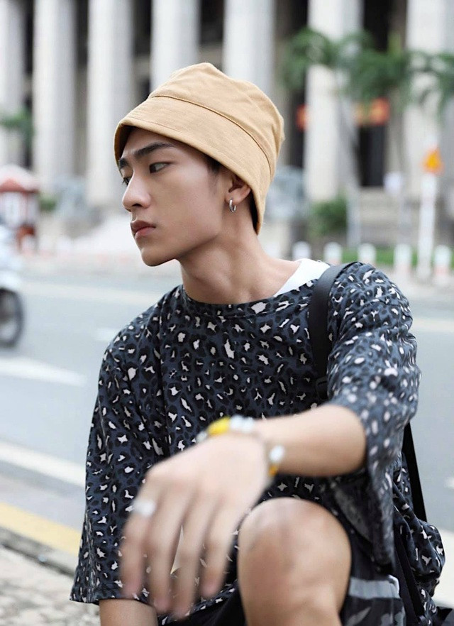 Được biết, Đức Hải đã bảo lưu kết quả học tập tại Đại học Kinh doanh và Công nghệ Hà Nội, quyết định Nam tiến theo đuổi nghệ thuật vào năm 2020.