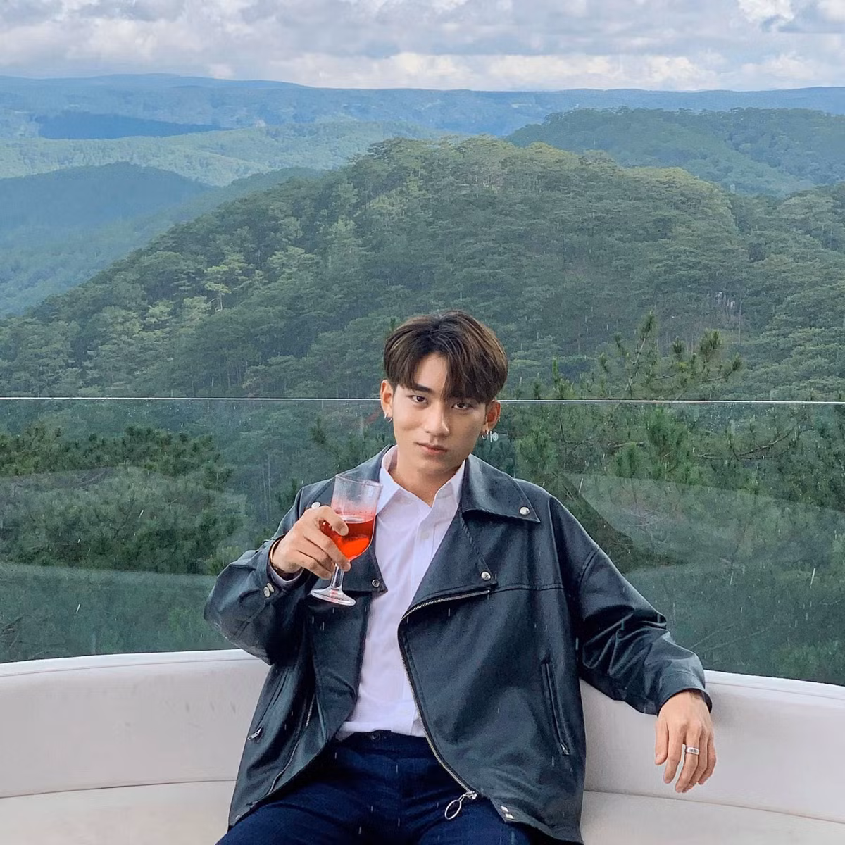 Hiện tại, trang cá nhân Facebook của anh chàng đã có hàng chục ngàn lượt theo dõi. Cư dân mạng luôn dành cho Đức Hải những lời khen “có cánh”. Ảnh: FBNV