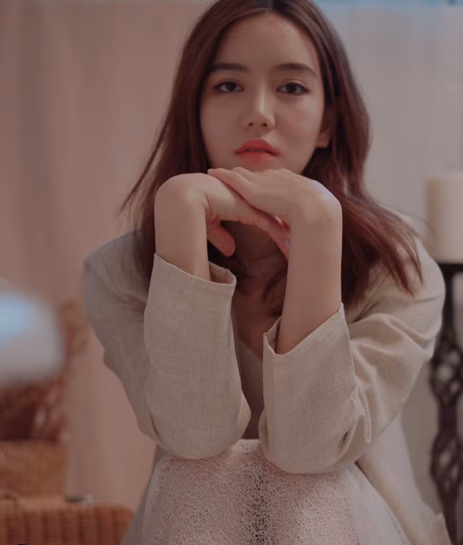 Tuy nhiên, khi nhiều người hâm mộ chờ đợi một bước tiến mới của cô gái xinh đẹp này thì cô bất ngờ tuyên bố không theo nghiệp vận động viên chuyên nghiệp.