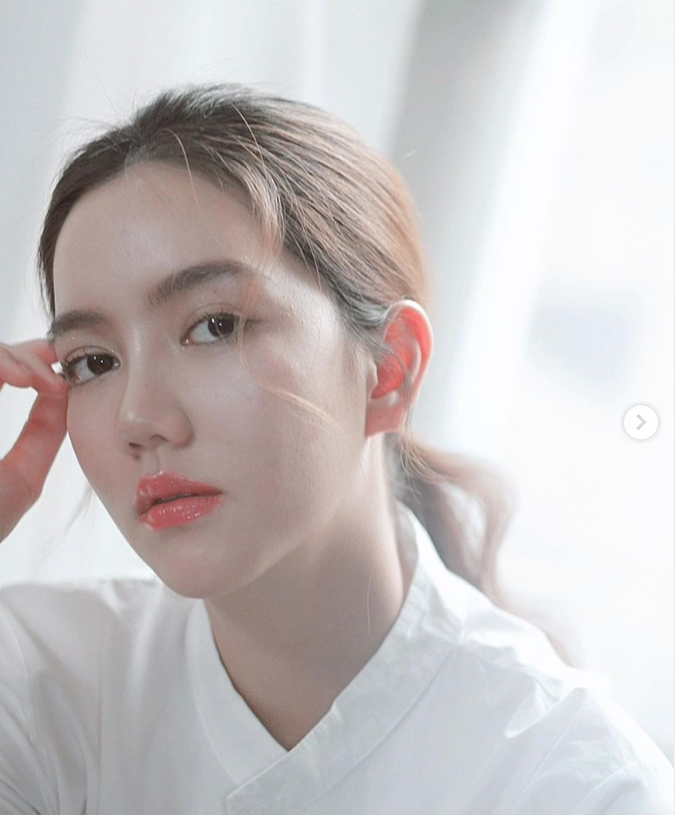 Rời sàn tập, sàn thi đấu mỹ nhân này lại làm công việc của một ngôi sao thực thụ. Cô là người mẫu thời trang nổi tiếng, từng làm gương mặt ảnh bìa cho nhiều tạp chí.