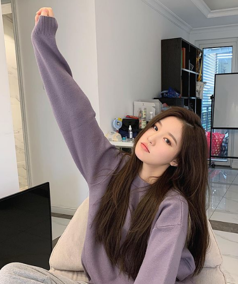 Sau khi những hình ảnh giống với Lưu Diệc Phi được đăng tải, Lin Zhen càng được biết đến nhiều hơn.