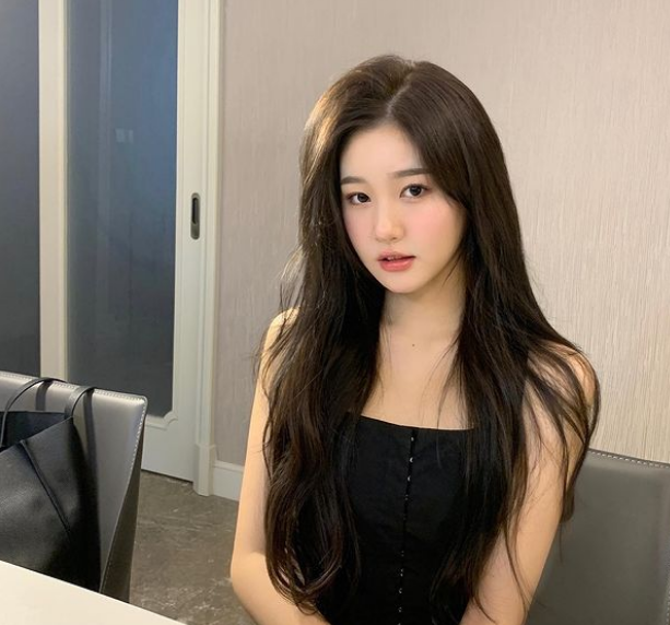 Bên cạnh việc được khen giống Lưu Diệc Phi, người đẹp Thành Đô còn được so sánh nhan sắc với nữ diễn viên Hàn Quốc Jun Ji Hyun.