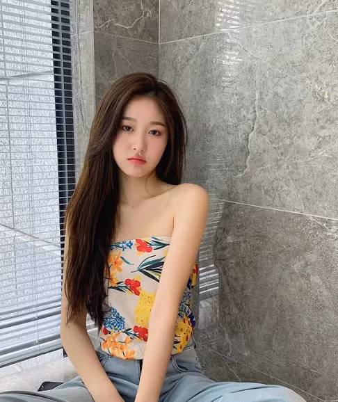 Hiện tại, hot girl 9x đang nhận được rất nhiều lời mời làm mẫu quảng cáo cho tạp chí hay các nhãn hàng, online...