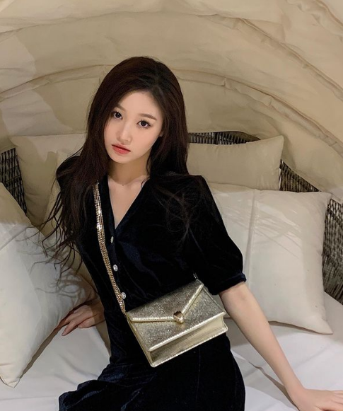 Vì nhan sắc xinh như hoa mà không ít người yêu mến đặt biệt danh cho cô là "tiểu thần tiên", "thiên thần" hay "bản sao của thần tiên tỷ tỷ",...