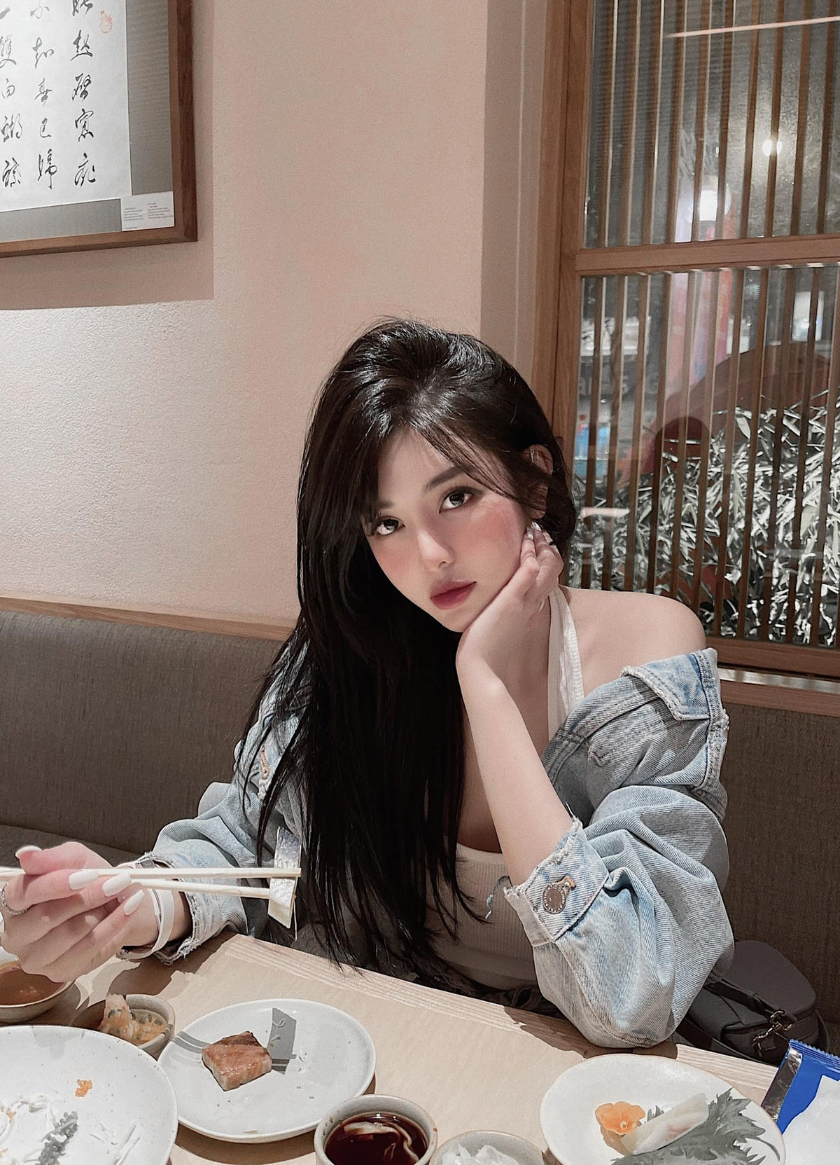 Là một hot girl nổi tiếng Hà thành, Mai Phương Bùi là cái tên nhận về nhiều sự chú ý thời gian gần đây khi sở hữu trong tay căn hộ 7 tỷ khi mới 25 tuổi.