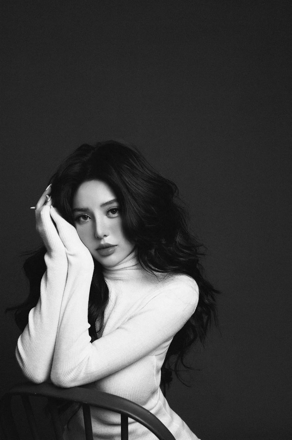 Sau khi học hết lớp 12, cô nàng bắt đầu buôn bán. Hai năm đầu khởi nghiệp, cô chưa để ra được nhiều nhưng đến năm thứ 3 mua được nhà, xe và năm thứ 4 mua thêm căn nhà hiện tại này.