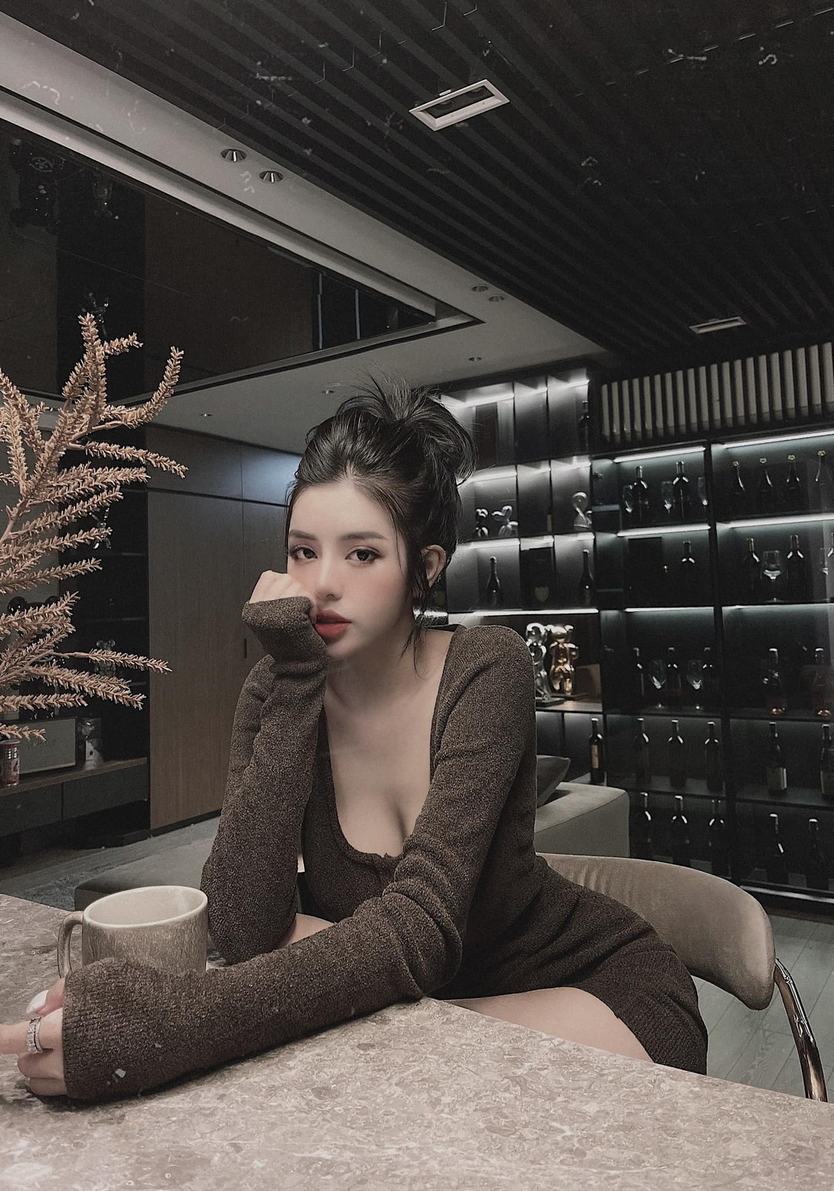 Mai Phương Bùi (nickname Bé Xinh) là một hot girl xinh đẹp và tài năng có tiếng ở đất Hà thành. Cô nàng không chỉ được biết đến với vẻ ngoài xinh đẹp nổi bật, quyến rũ mà còn khiến cho nhiều người phải trầm trồ trước tài kinh doanh cực đỉnh.