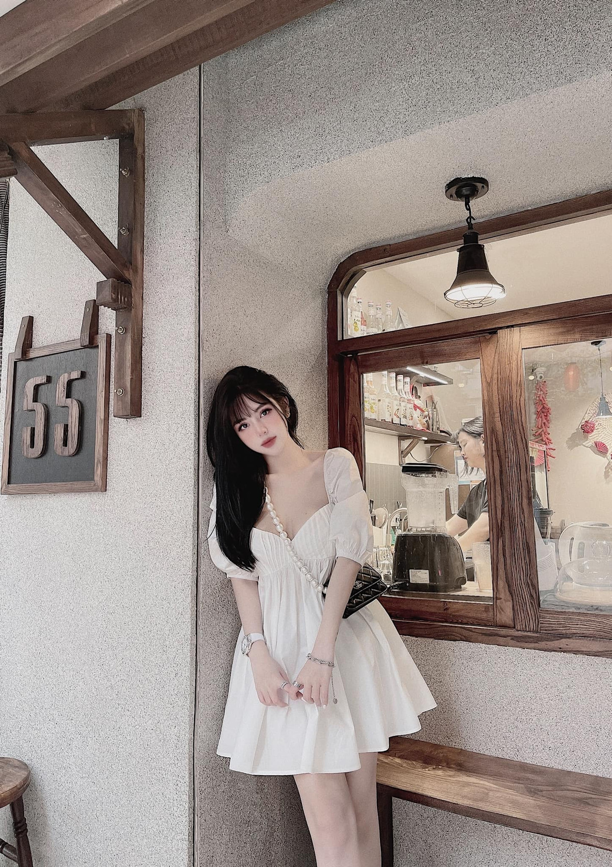 Được biết, sau 4 năm làm kinh doanh gái xinh sinh năm 1996 có thể "tậu" cho mình hẳn hai căn nhà, căn nhà thứ 2 này có giá trị hơn 7 tỷ đồng khiến không ít người phải trầm trồ, cảm thán.