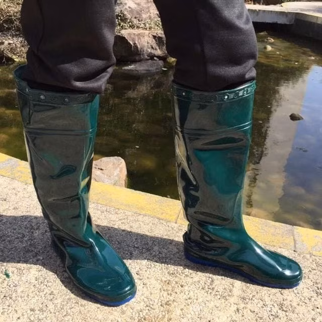 Nhân tiện trong lần thanh lý đồ hiếm có này của người đẹp Trà Vinh, cư dân mạng đã tranh thủ "pass ké" ngay dưới bài đăng của "nữ hoàng nội y" một cách vô cùng lầy lội. Ảnh: Tịnh Hương