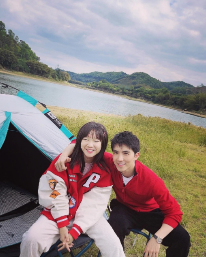 Sau khi Trần Đại Vỹ đăng tải loạt hình ảnh về cô em gái mới đây, cư dân mạng đã vô cùng bất ngờ về nhan sắc hiện tại của cô bé ngày nào. Có thể thấy Tiểu Bái Bái bây giờ đã lớn bổng và giữ được vẻ đáng yêu ngày nào.