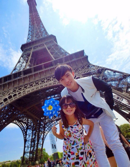 Đã 7 năm trôi qua kể từ khi nổi tiếng, trong khi người anh quốc dân Trần Đại Vỹ vẫn đang nổi đình đám với hơn 10 triệu lượt follow trên trang cá nhân, thì cô em gái xinh xắn đáng yêu ngày nào khiến dân mạng tò mò về nhan sắc và cuộc sống hiện tại.