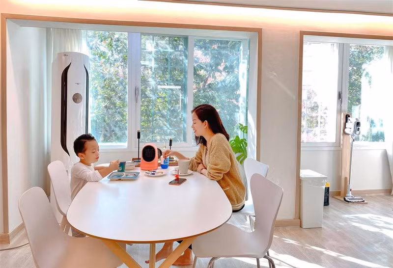 Được biết, hiện tại bé Khoai Tây đang theo học trường mầm non quốc tế với mức chi phí rơi vào khoảng 100 triệu/năm.