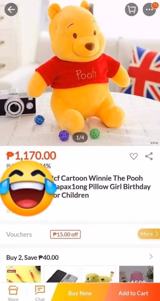 Chú gấu Pooh này quảng cáo trên 1 trang thương mại điện tử được may bằng loại vải mềm, không có lông. Gương mặt khẽ mỉm cười tươi tắn rất dễ thương.