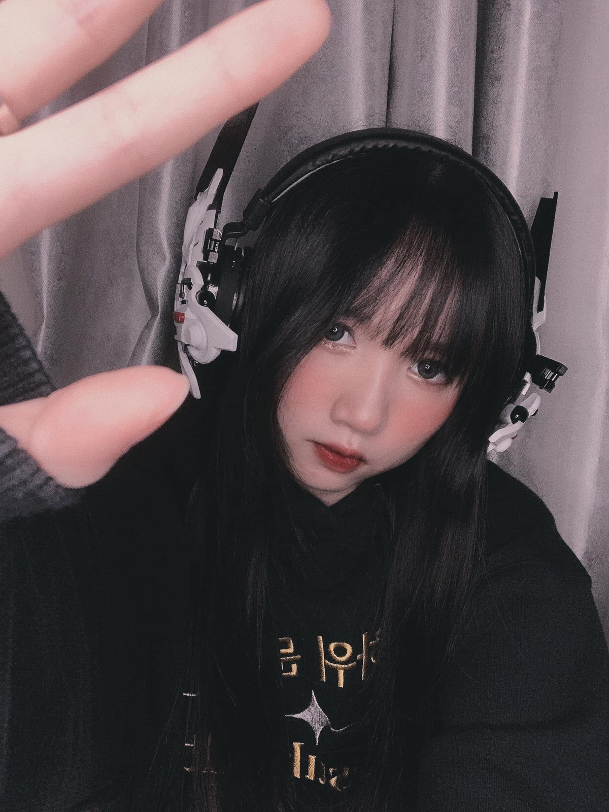 Lấn sân sang làm streamer, Thảo Linh đã nhanh chóng gặt hái được không ít thành công nhất định. Kênh youtube của hot girl 9x cũng nhận được nút Bạc chỉ sau 2 tháng thành lập, và thu hút hàng ngàn lượt theo dõi cho mỗi video.