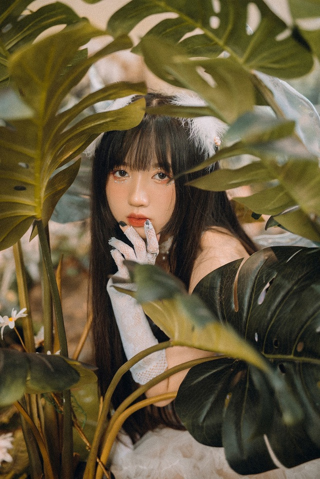  Nữ sinh trường Luật đang gây sốt cộng đồng game thủ với vẻ đẹp đáng yêu nhưng cũng không kém phần lanh lợi.