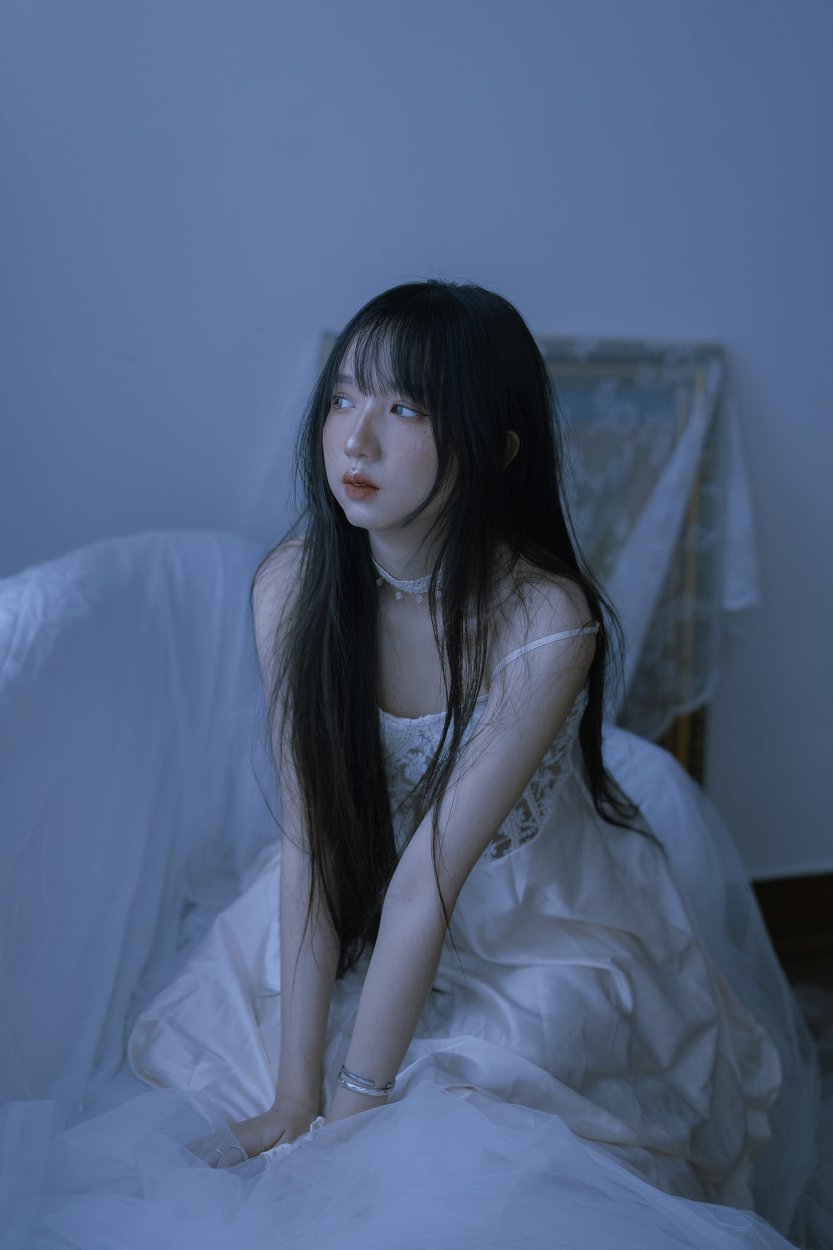 Điều thú vị ở cô bạn này là tính cách và vẻ bề ngoài chẳng mấy ăn nhập. Gặp Linh, ai cũng thấy cô quá đỗi xinh xắn, dịu dàng nhưng thật ra Linh lại rất cá tính.