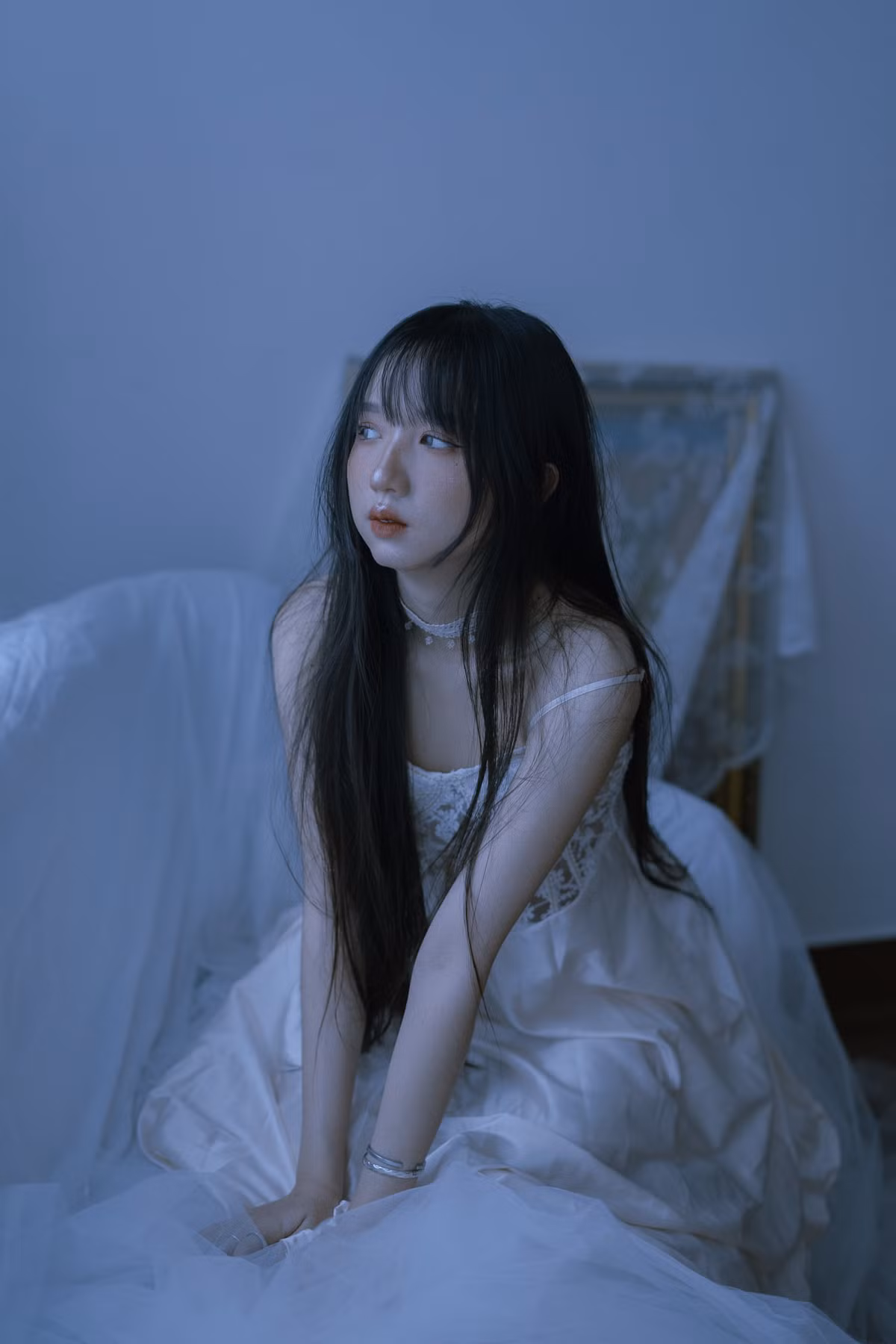 Điều thú vị ở cô bạn này là tính cách và vẻ bề ngoài chẳng mấy ăn nhập. Gặp Linh, ai cũng thấy cô quá đỗi xinh xắn, dịu dàng nhưng thật ra Linh lại rất cá tính.