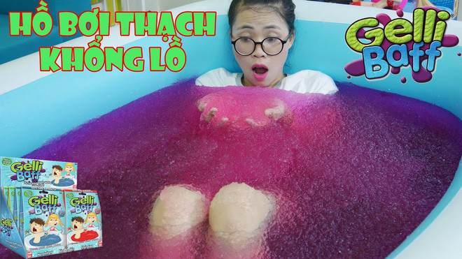 Thời điểm cách đây 3 năm một đoạn video “Làm bồn tắm thạch Gelli Baff” của Thơ Nguyễn bị đánh giá là có âm thanh phản cảm, không phù hợp đối với trẻ em.