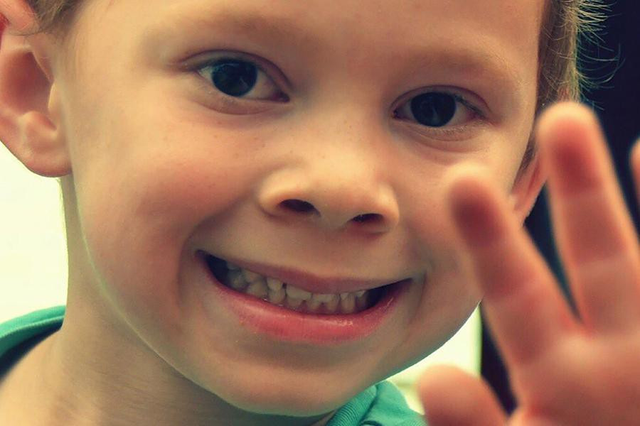 Cộng đồng mạng đặc biệt yêu thích bức ảnh mang "nụ cười giả trân" của Gavin Thomas, nhiều người đã sử dụng nó để thể hiện biểu cảm khó đỡ, cười gượng ép trong những tình huống khó chịu khi bình luận dạo ở các diễn đàn.