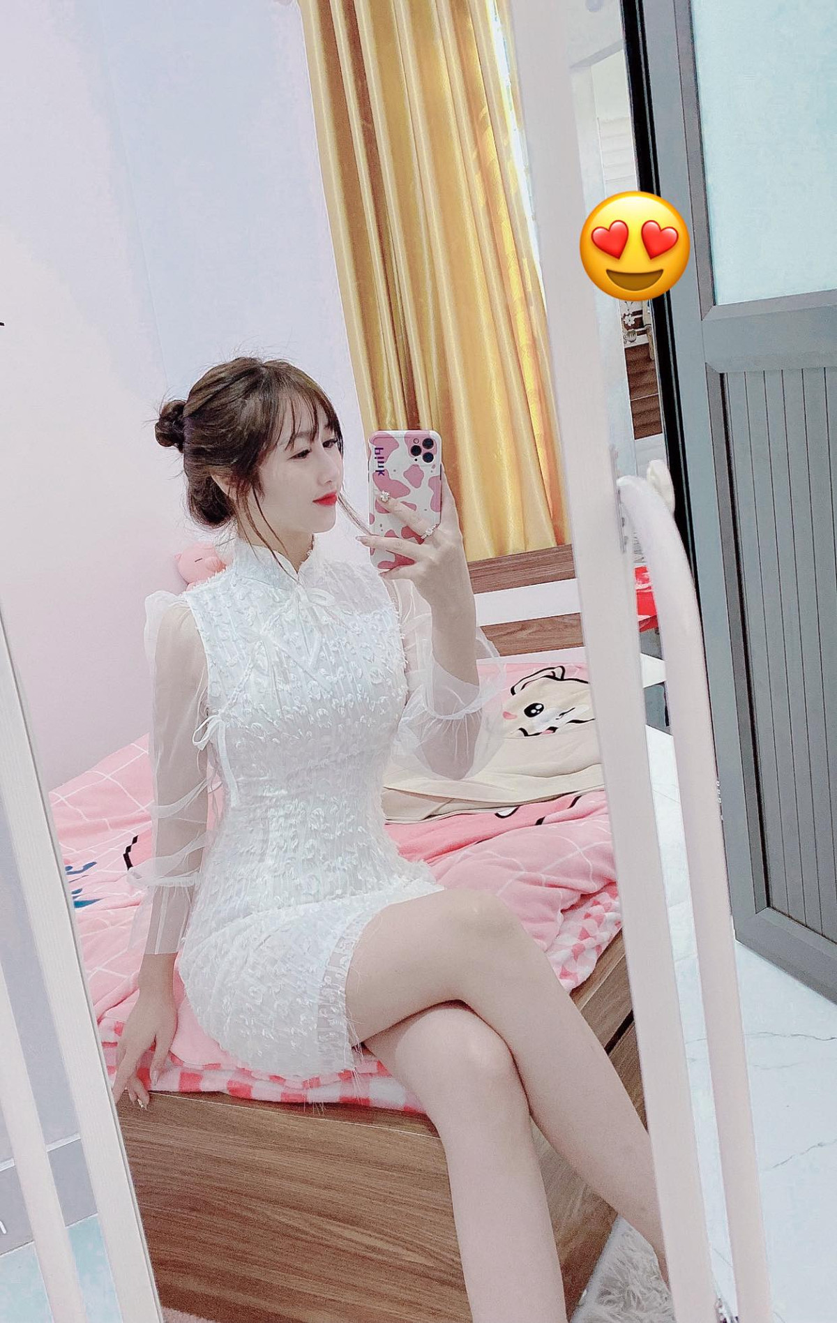 Được biết, Hương Trà đang là giáo viên tại trường Tiểu học Minh Đức 2 (Bắc Giang). Thời gian đầu trong vai trò giáo viên, Trà gặp khá nhiều khó khăn do chưa có kinh nghiệm.