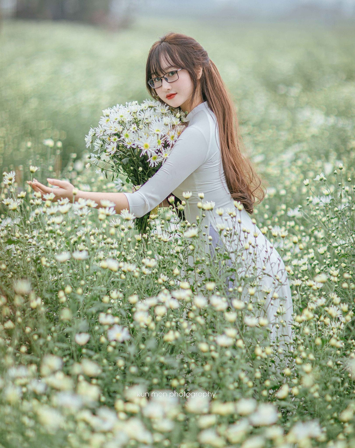 Hình ảnh đời thường xinh xắn của cô giáo tiểu học đến từ Bắc Giang. Trà sở hữu gương mặt baby, làn da trắng sứ.