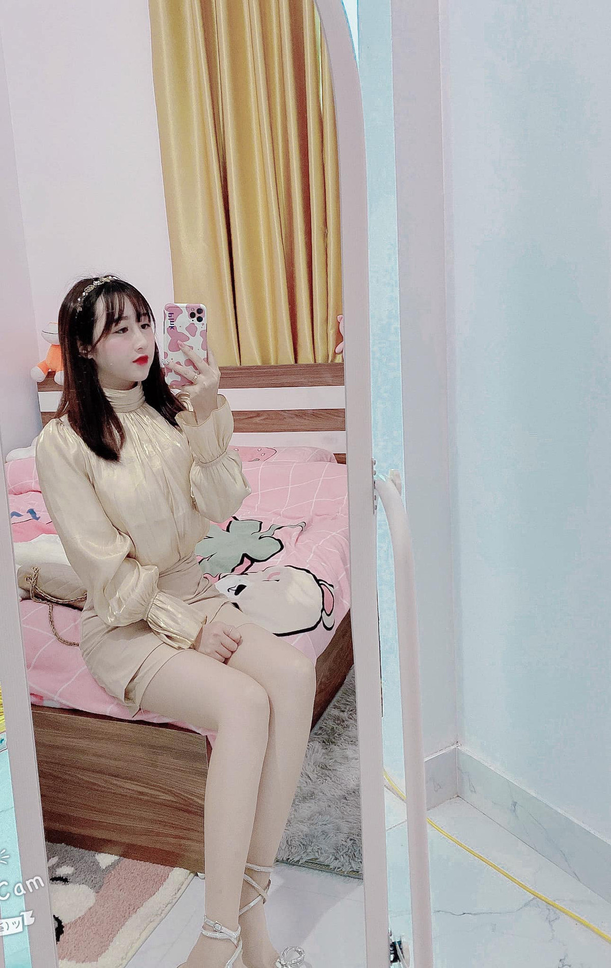 Không chỉ xinh xắn, Hương Trà cũng có nhiều tài lẻ như diễn xuất, ca hát, dẫn chương trình…