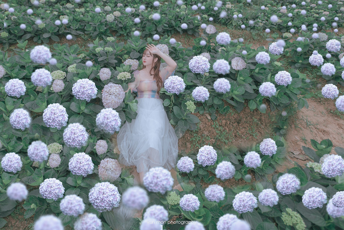 Trong đời sống thường ngày, cô giáo 9X được nhận xét có gu thời trang cá tính, sành điệu. Ảnh: FBNV