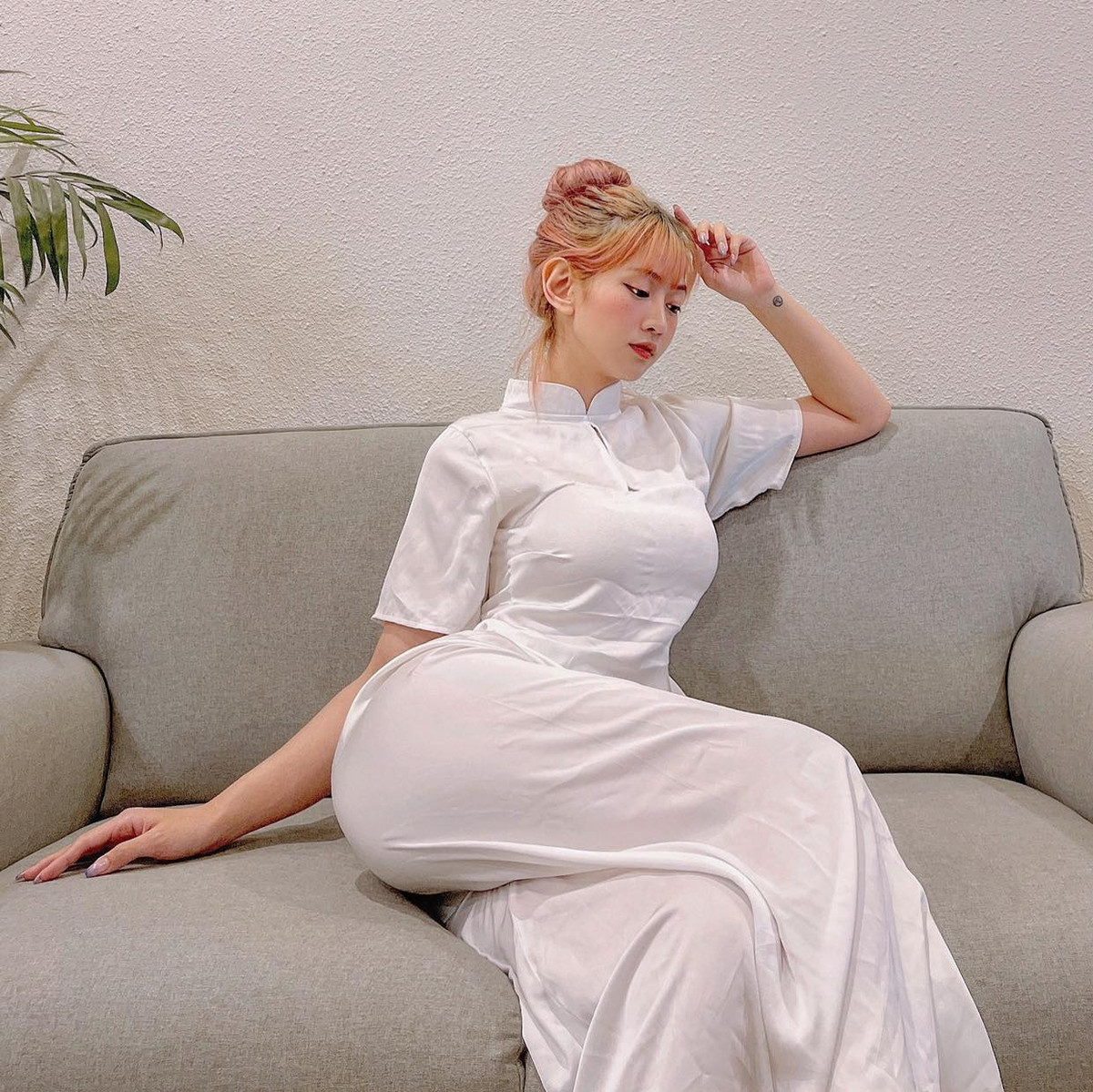 Nếu theo dõi hot girl Lê Bống trên mạng xã hội, có thể thấy hình ảnh nóng bỏng của cô nàng 25 tuổi không có gì lạ lẫm.