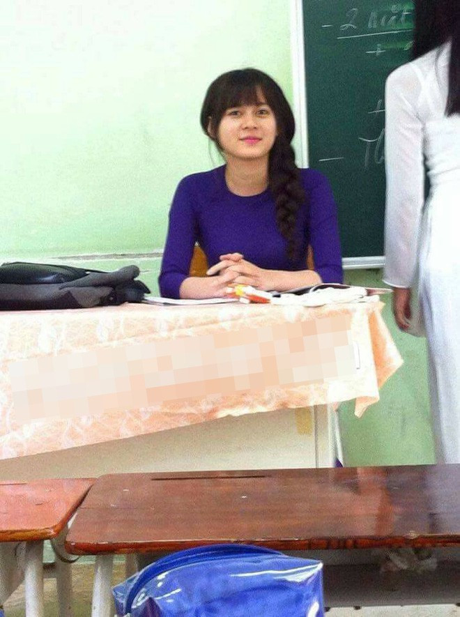 Cách đây khá lâu cô giáo có nickname M.H.K (sinh năm 1991) cũng từng nổi như cồn nhờ vào bức ảnh chụp lén.