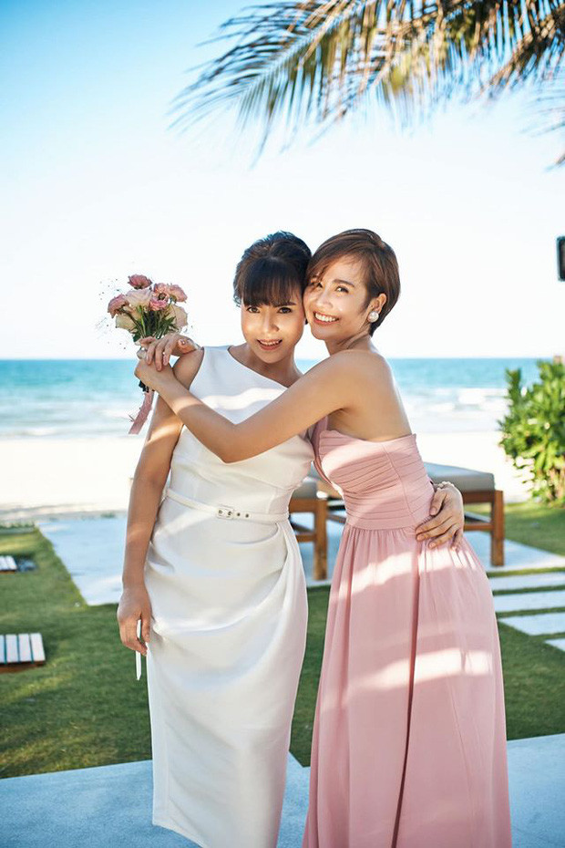 Nhiều người còn nói đùa mẹ của Phanh Lee mà đi ra đường cùng con gái và các bạn khéo cũng suốt ngày bị nhận nhầm là hội chị em.