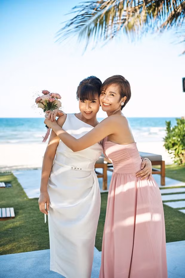 Nhiều người còn nói đùa mẹ của Phanh Lee mà đi ra đường cùng con gái và các bạn khéo cũng suốt ngày bị nhận nhầm là hội chị em.