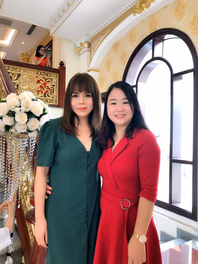 Dù ở thời điểm 29 năm trước hay 29 năm sau, nhan sắc của mẹ Phanh Lee vẫn khiến người xem trầm trồ.