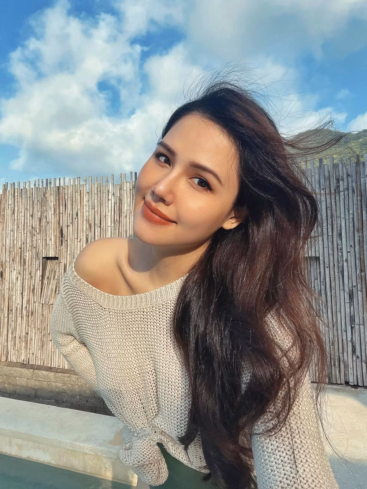 Từ khi về làm dâu nhà hào môn, hot girl Phanh Lee nhiều lần khiến cư dân mạng "xỉu ngang xỉu dọc" bởi những khoảnh khắc khoe nhan sắc thăng hạng, thần thái sang chảnh ngút trời.