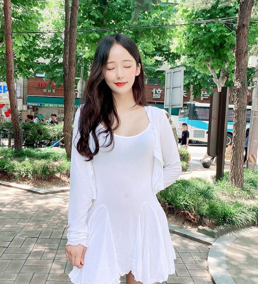 Nữ bác sĩ ngoài đời thực khiến nhiều người phải điên đảo với nhan sắc xinh đẹp của mình.