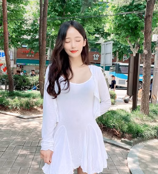 Nữ bác sĩ ngoài đời thực khiến nhiều người phải điên đảo với nhan sắc xinh đẹp của mình.