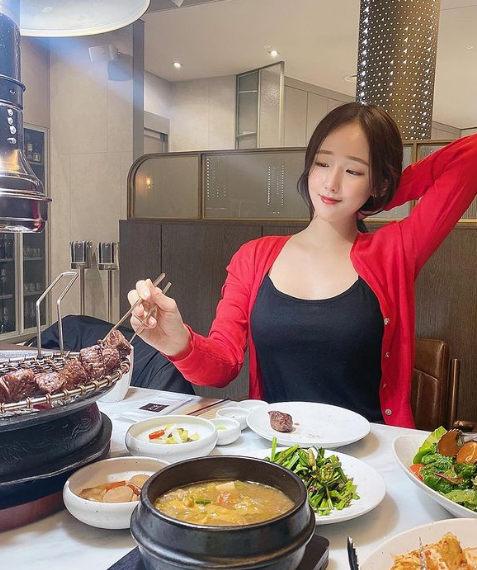 Hiện nay, cô đang phụ trách công việc khám chữa bệnh tại khoa răng miệng.