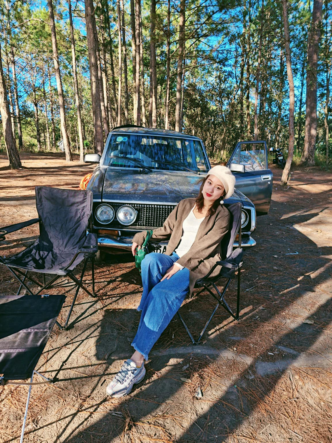 Lựa chọn phong cách vintage, hot girl Mi Vân khoe trọn được nhan sắc xinh đẹp và cực kỳ trẻ trung.