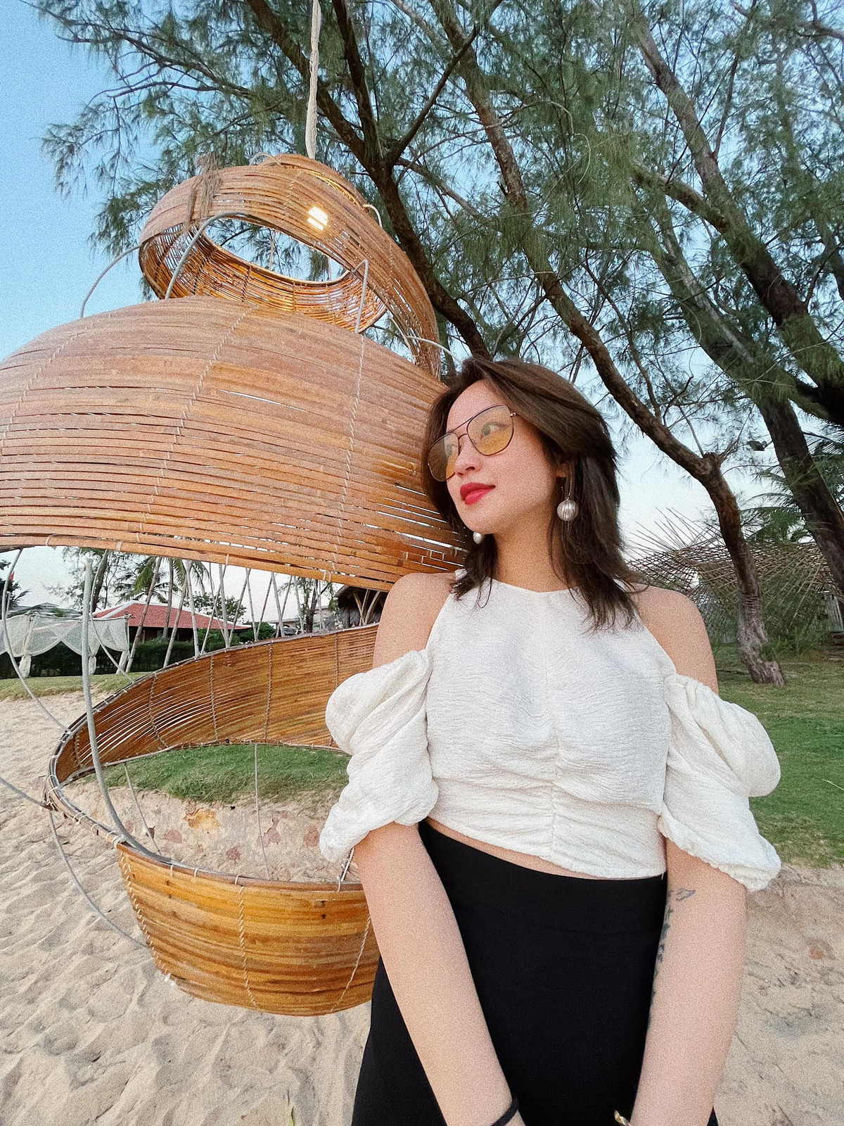 Sau cuộc hôn nhân đầu tiên đổ vỡ, Mi Vân dần trở nên kín tiếng hơn và rút khỏi showbiz.